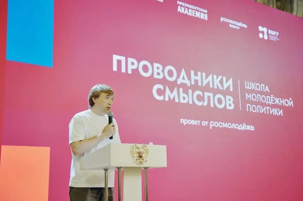 «Высшая партийная школа» 😉

 Впереди 5 модулей и 1,5 года обучения, изменений и поиска решений на н