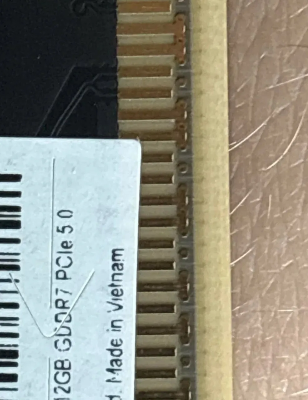 Владельцы видеокарт PNY всё еще страдают от наклеек на PCIe 

Пол года назад, появились жалобы на сб