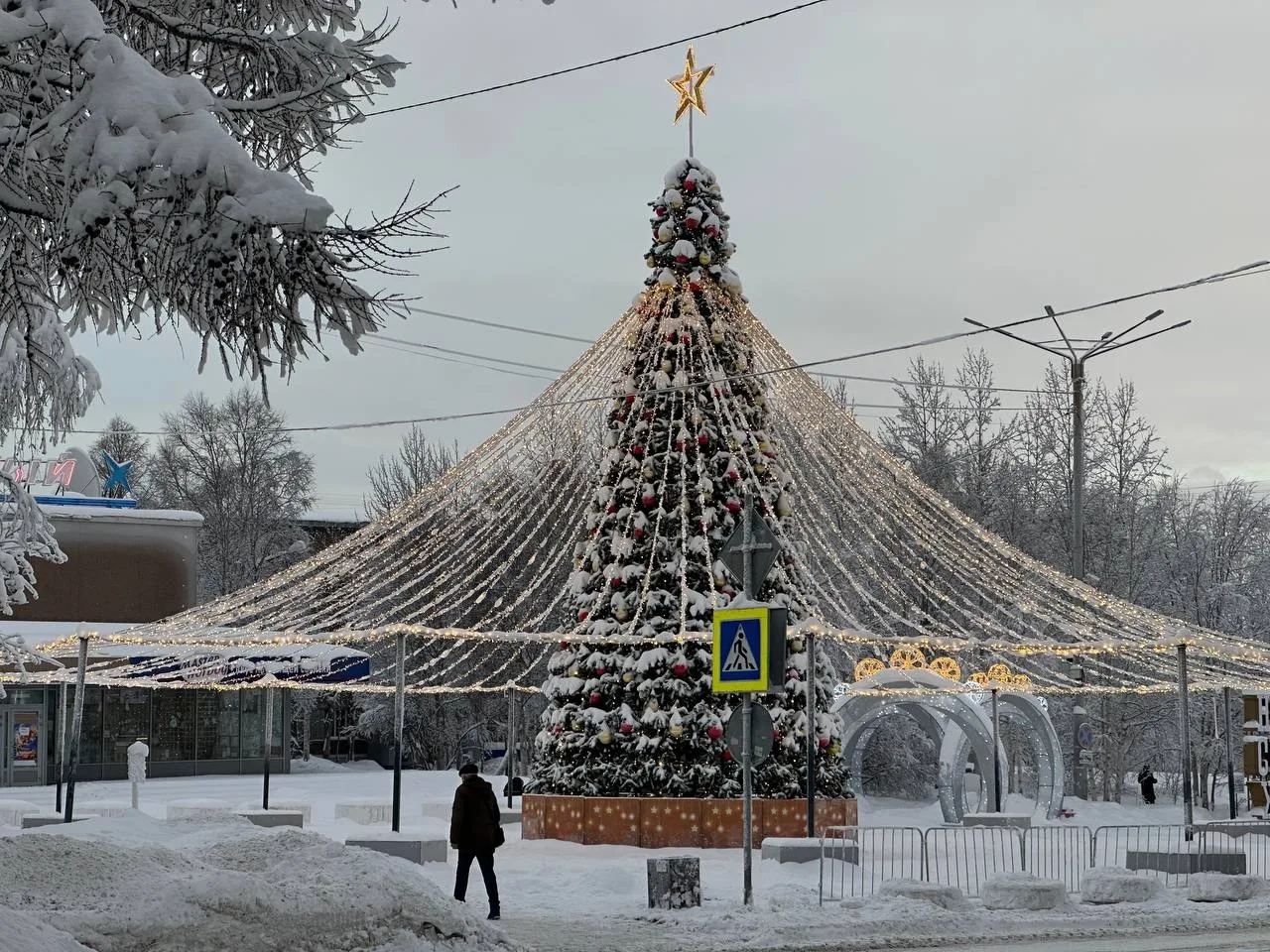 Древние славяне называли сегодняшний день солнцеворотом, в наше время его принято именовать днём лет