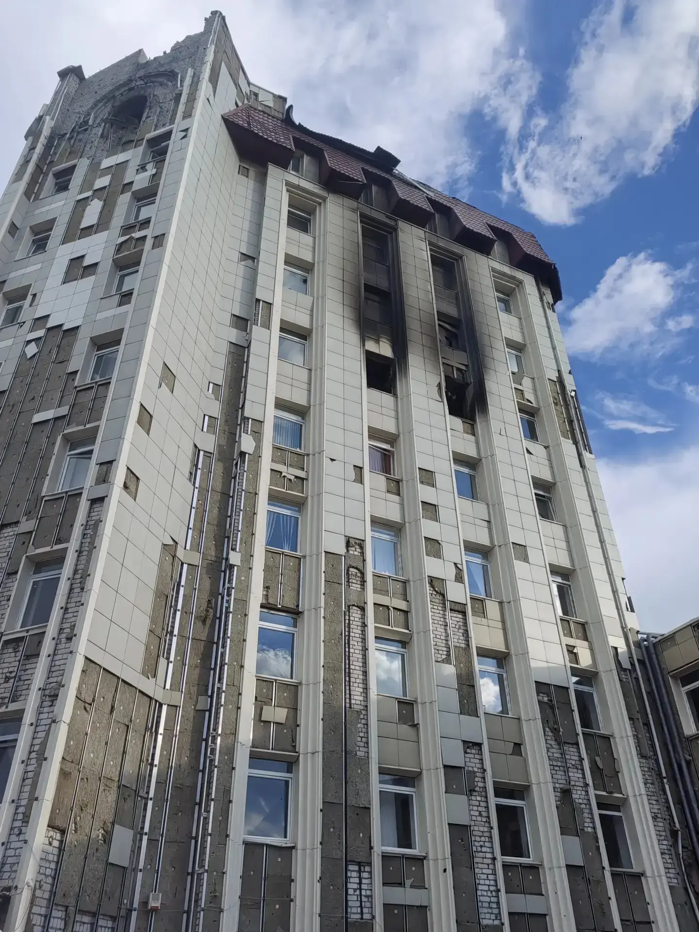Вчера был День России и День города. Два праздника в один день.

И именно этот день враг выбрал, что