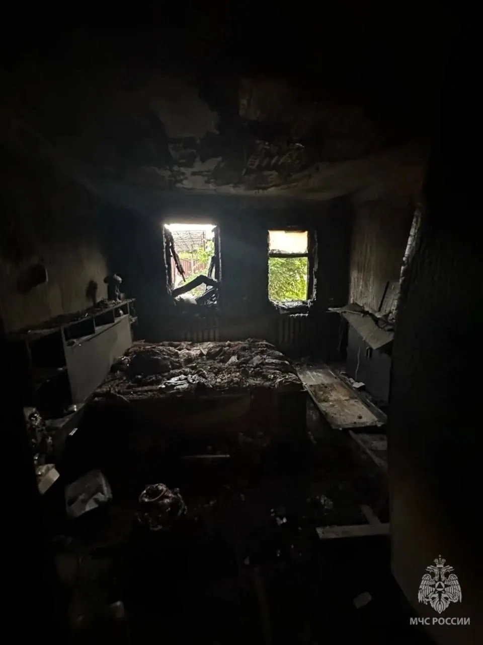 В Ростове мужчина погиб при пожаре в частном доме

Пожар произошёл 11 июня в частном доме на улице Р