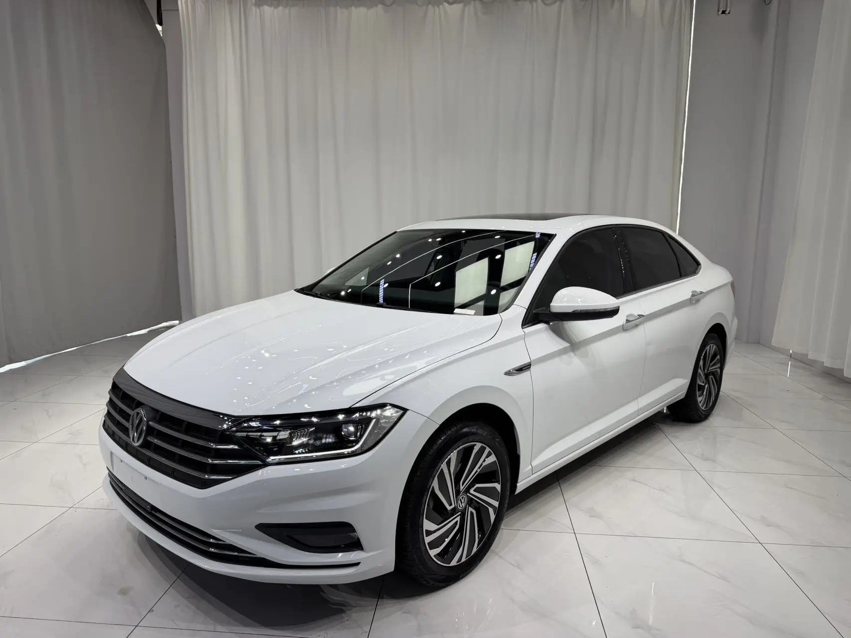 🚗 Volkswagen Sagitar 2021 280TSI DSG Beyond Edition 

📅 Дата регистрации: 10.2021
📈 Пробег: 17 40