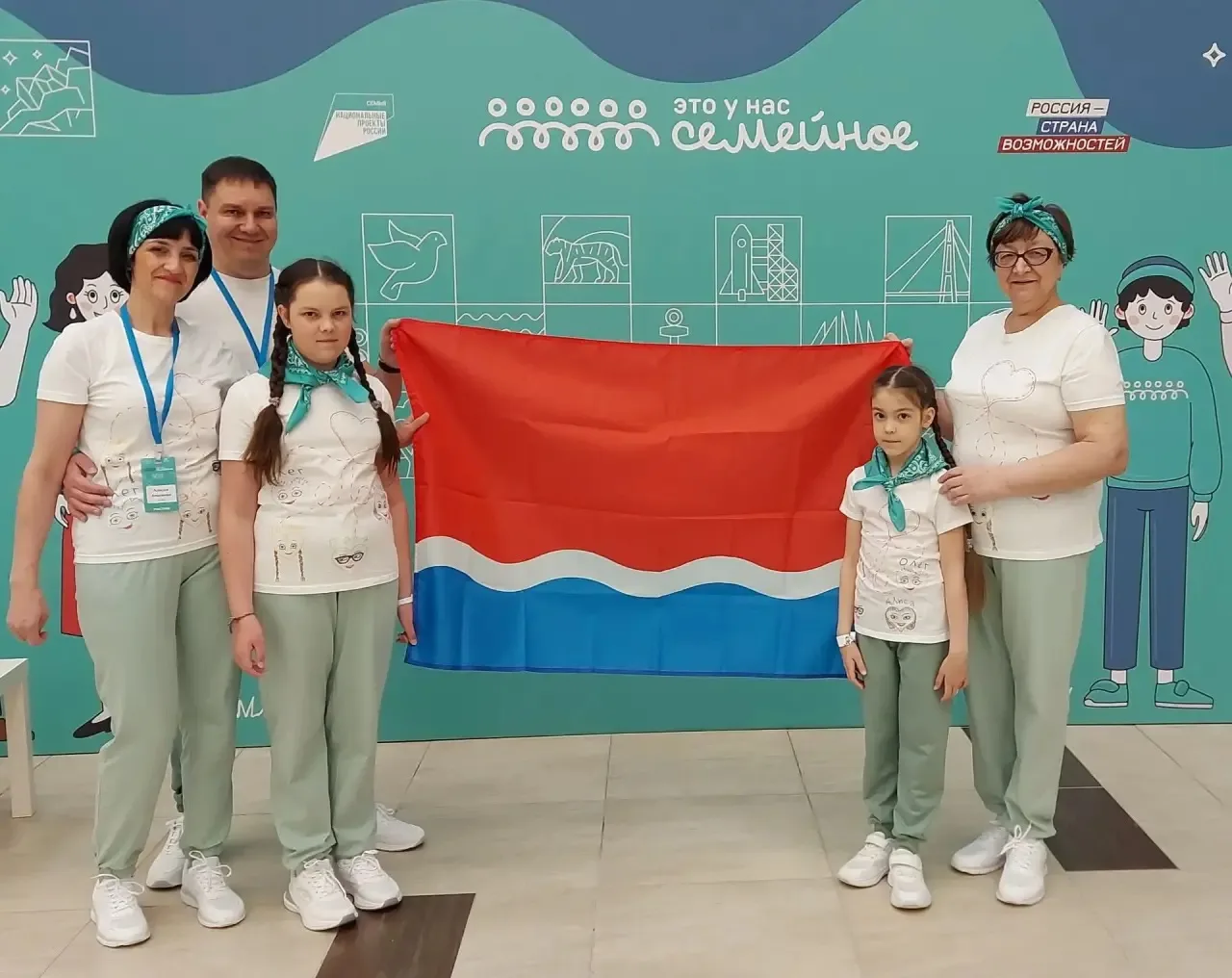 ✨ Семья гимназистов — в финале всероссийского конкурса!

Ученицы Гимназии №1 Элина Апалеева (5В клас
