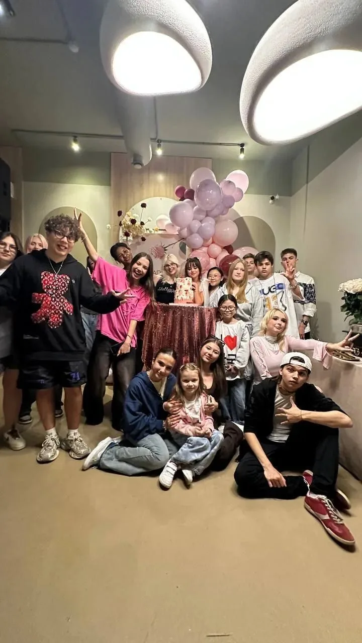 С Кикидо😉

Подписывайтесь на их канал👇👇👇

https://max.ru/kikido_campus
