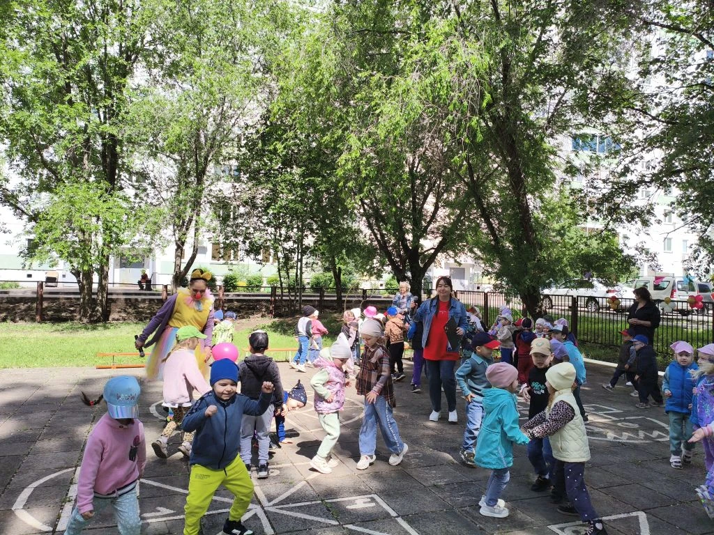 🌞С Днём защиты детей и началом лета!
🎉Сегодня особенный день — он объединил сразу два замечательны