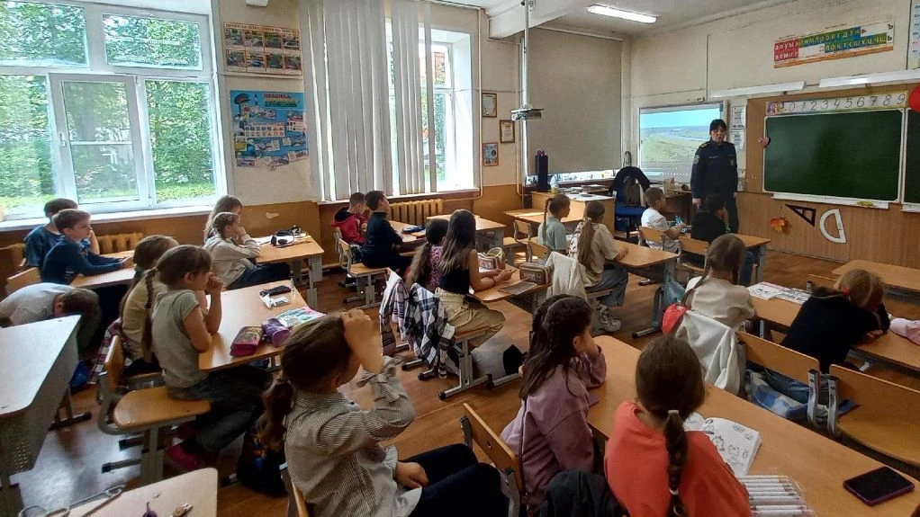 Безопасность – превыше всего! 

   В детском оздоровительном лагере прошли профилактические беседы с