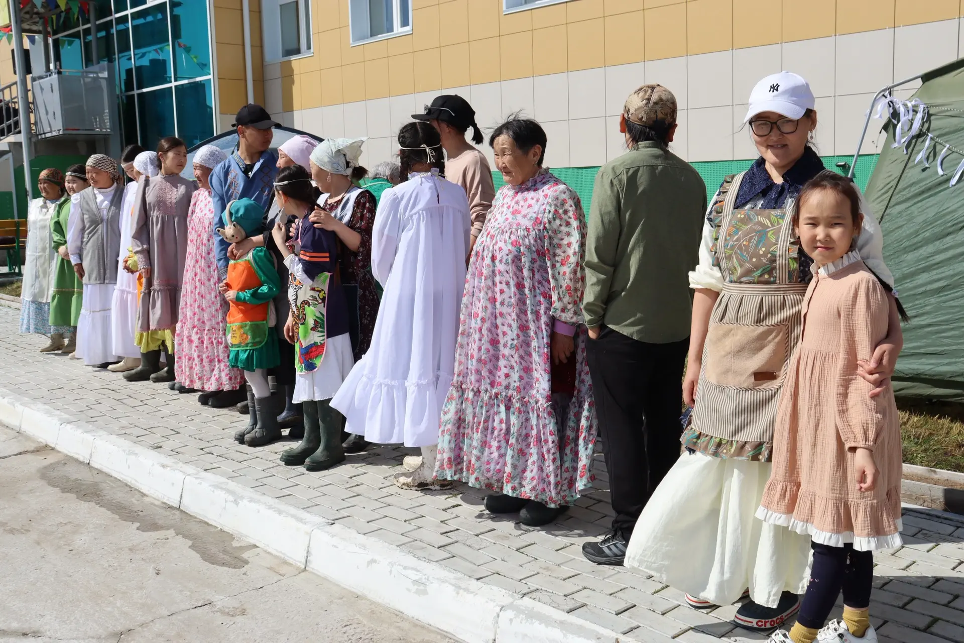 🌞 Хайахсыт оскуолатыгар ыһыах

Бүгүн, ыам ыйын 27 күнүгэр, Хайахсыт орто оскуолатыгар самаан сайыны