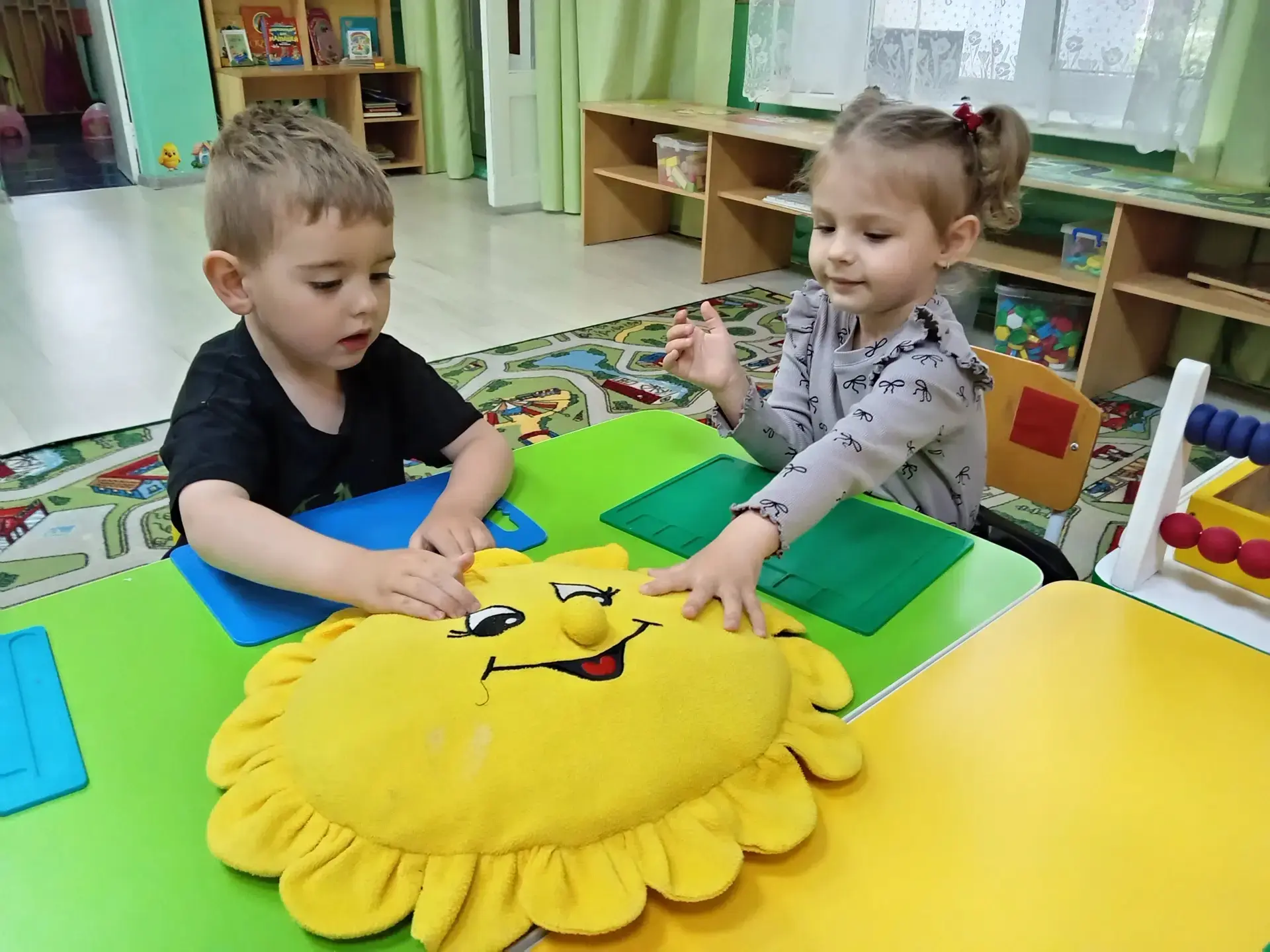 ☀️ С приходом лета солнце стало особенно ярким! ✨

Наши Кнопочки создали свои солнышки — и у каждого
