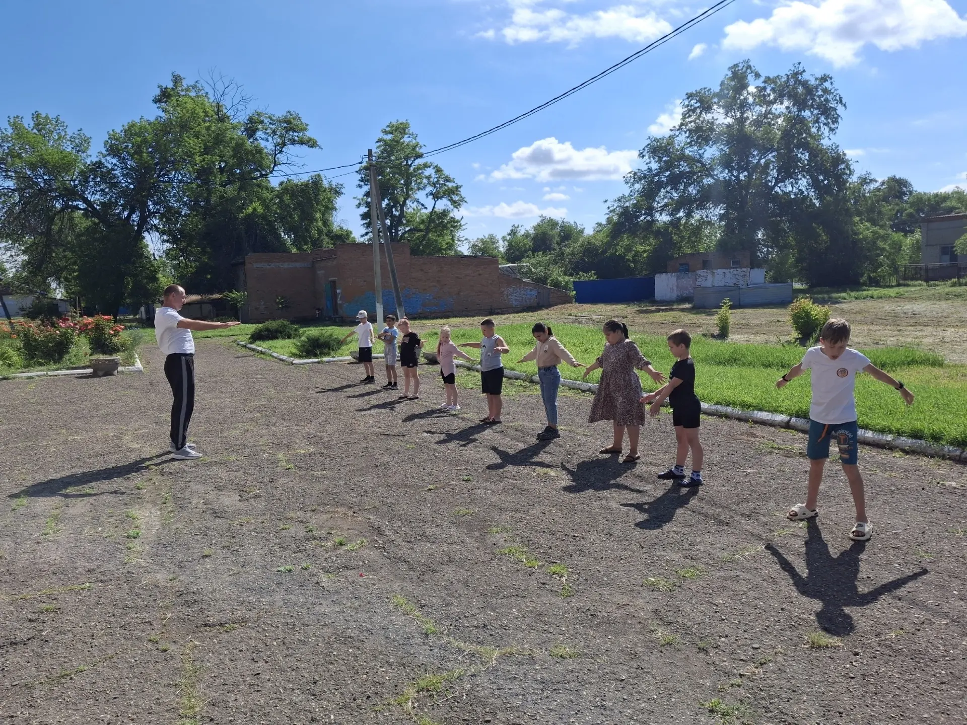 ☀️ Доброе лагерное утро! ☀️

Наш день начался по всем правилам отличного отдыха — с бодрящей утренне