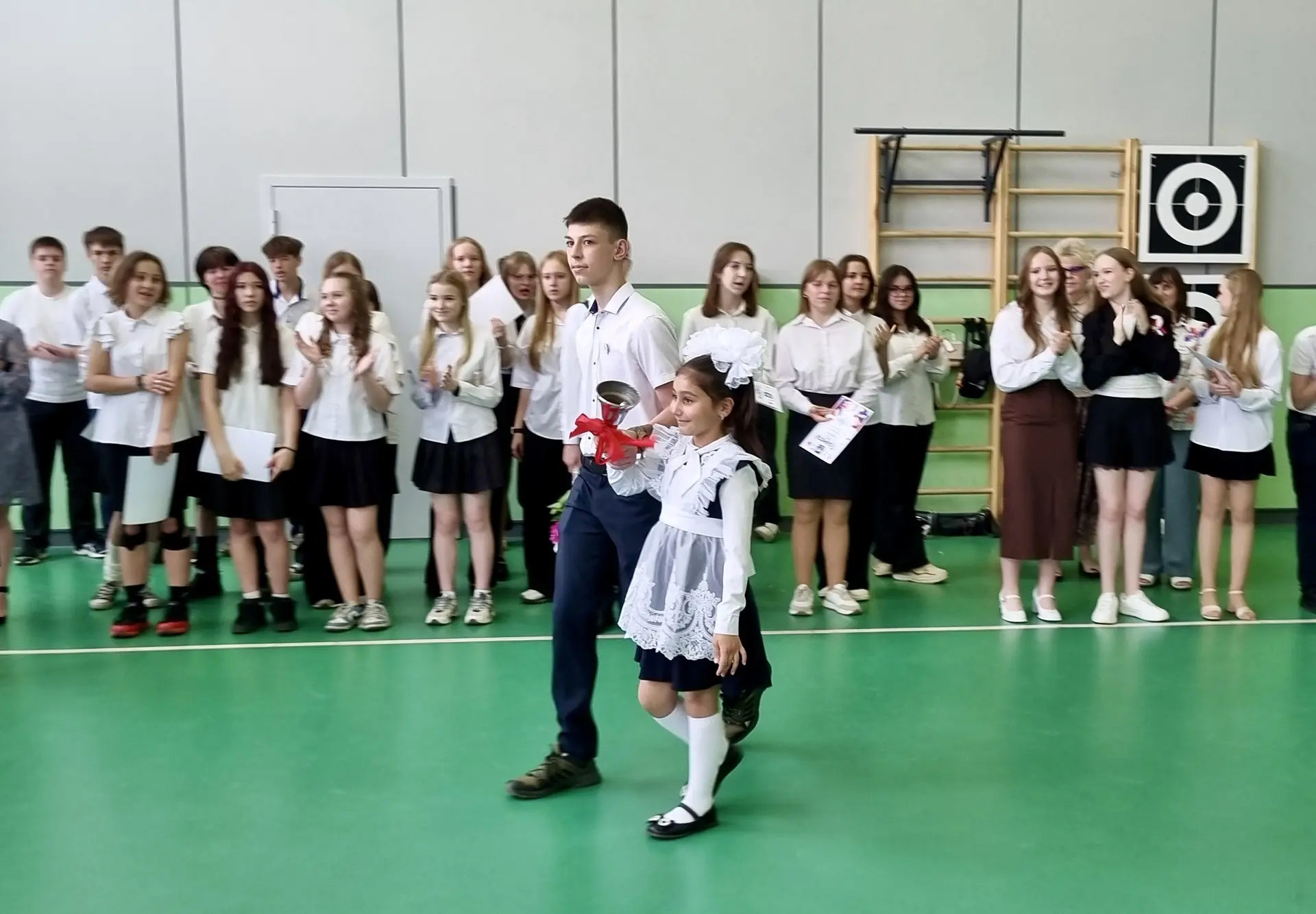 ТОРЖЕСТВЕННАЯ ЛИНЕЙКА 📯

Для 1- 8 классов состоялась торжественная линейка, посвящённая празднику П