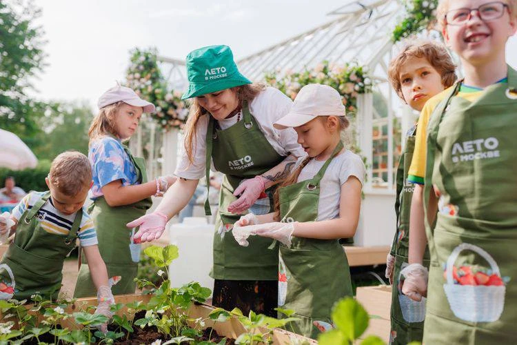 🌳 В столичных парках стартовал проект, где каждый может попробовать себя в садоводстве, не уезжая и