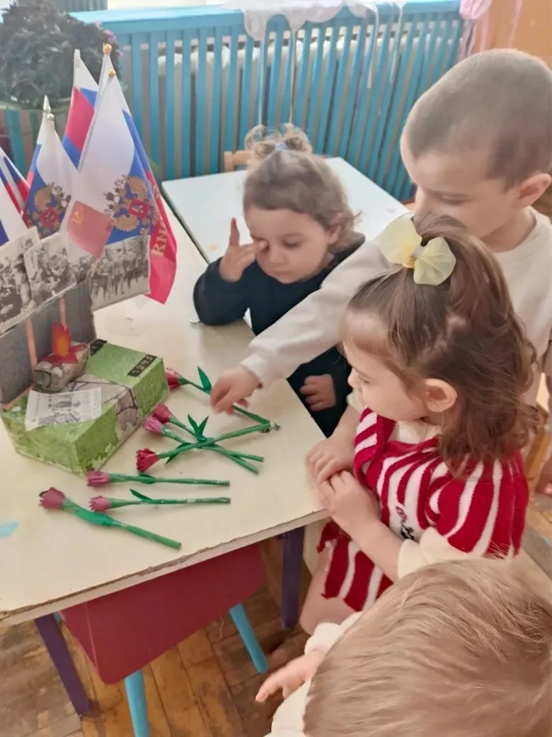 Группа раннего возраста. 
Беседа "Символы и традиции России".
Беседа направлена на формирование патр