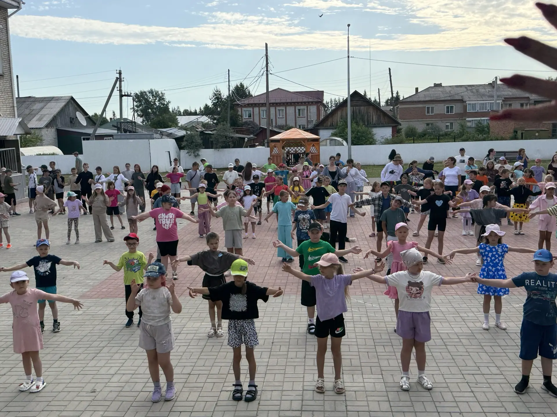 🚀 ОДИН ДЕНЬ В НАШЕМ ЛАГЕРЕ: От зарядки до шашечного турнира!
 
Вот так проходит обычный, но суперна