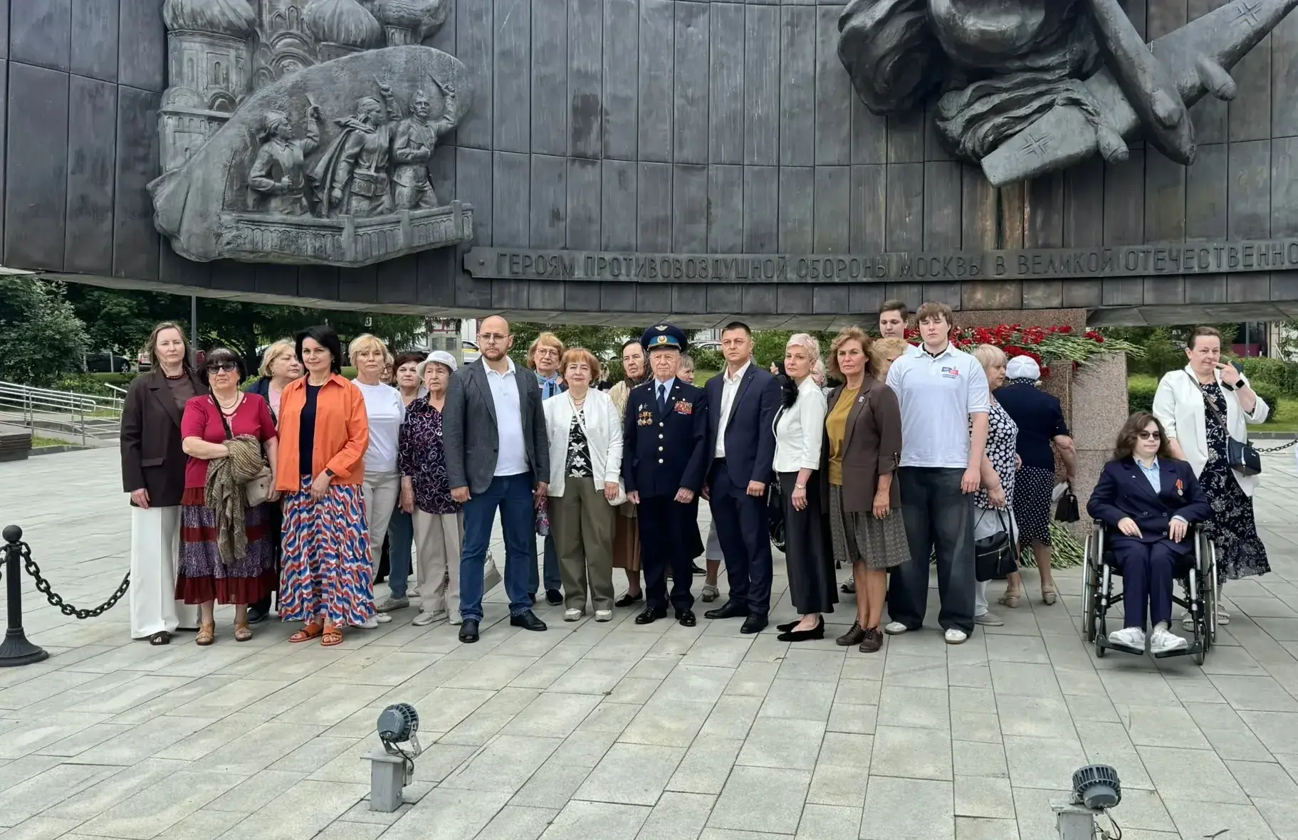 КОМАНДА ПОПОВА почтила память защитников неба в Крылатском ✈️

Сегодня, 22 июня, мы вместе с жителям