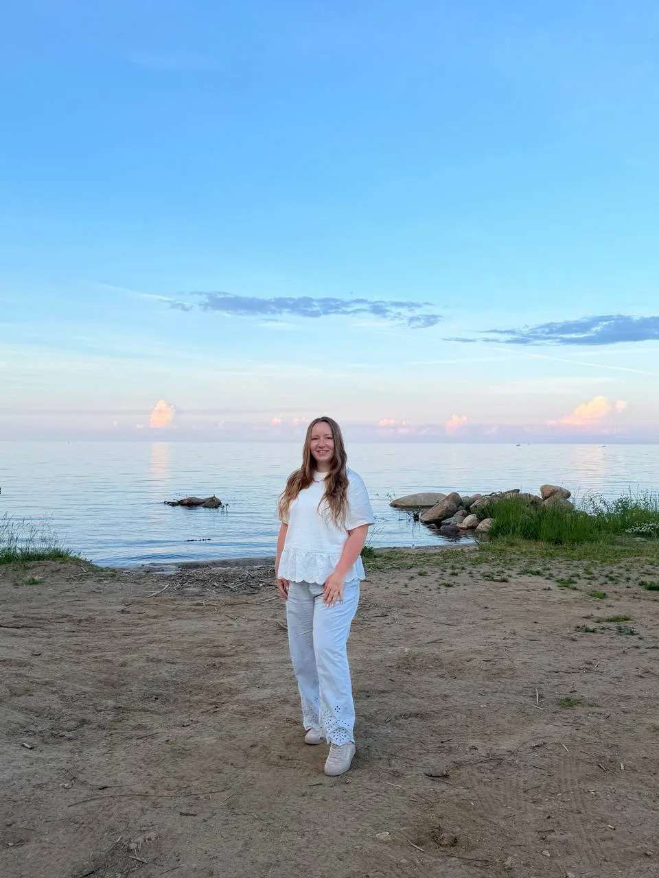 Какие же фантастические вечера 

Закаты мы, конечно же, встречали у воды. 
Невозможно передать это ч