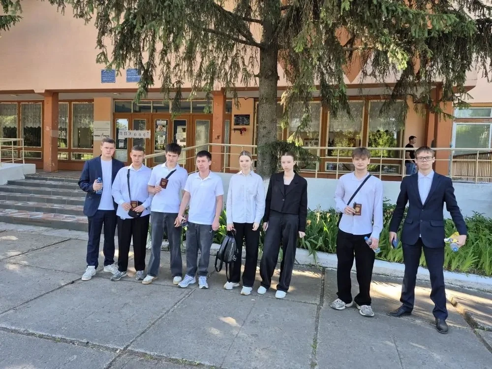 🌟 Вся школа сегодня с вами!

✅Сегодня наши одиннадцатиклассники пишут ЕГЭ по физике и обществознани