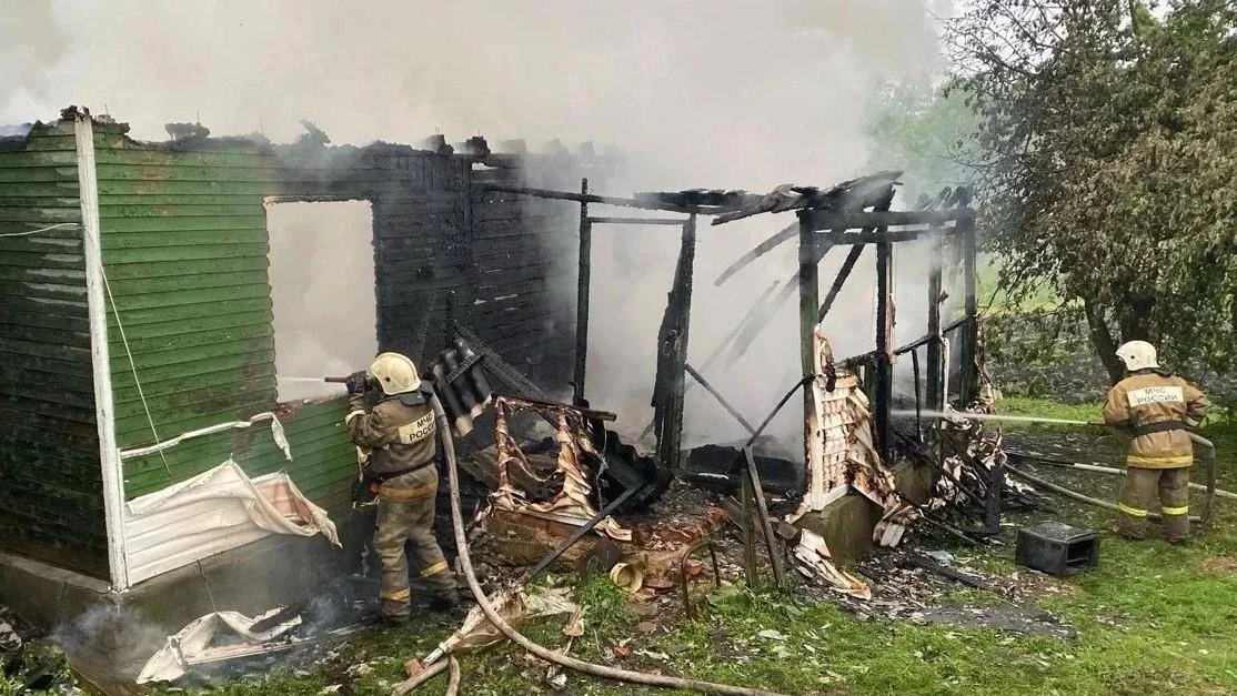 🔥В Покровском районе сгорел жилой дом.

Пожар произошёл 13 июня в селе Липовец. Когда спасатели при