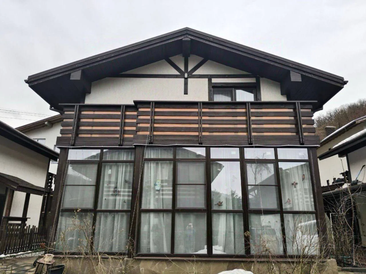 Продается готовый дом в Эсто-Садке 
Площадь: 125м2
2 этажа, 2 санузла , 4 комнаты
Закрытая территори