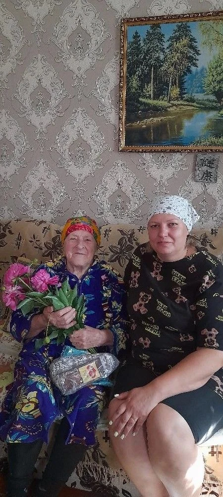 Социальный работник ОСО № 4 Федорова Н.Ф. поздравила с 90-летием получателя социальных услуг Банчук 