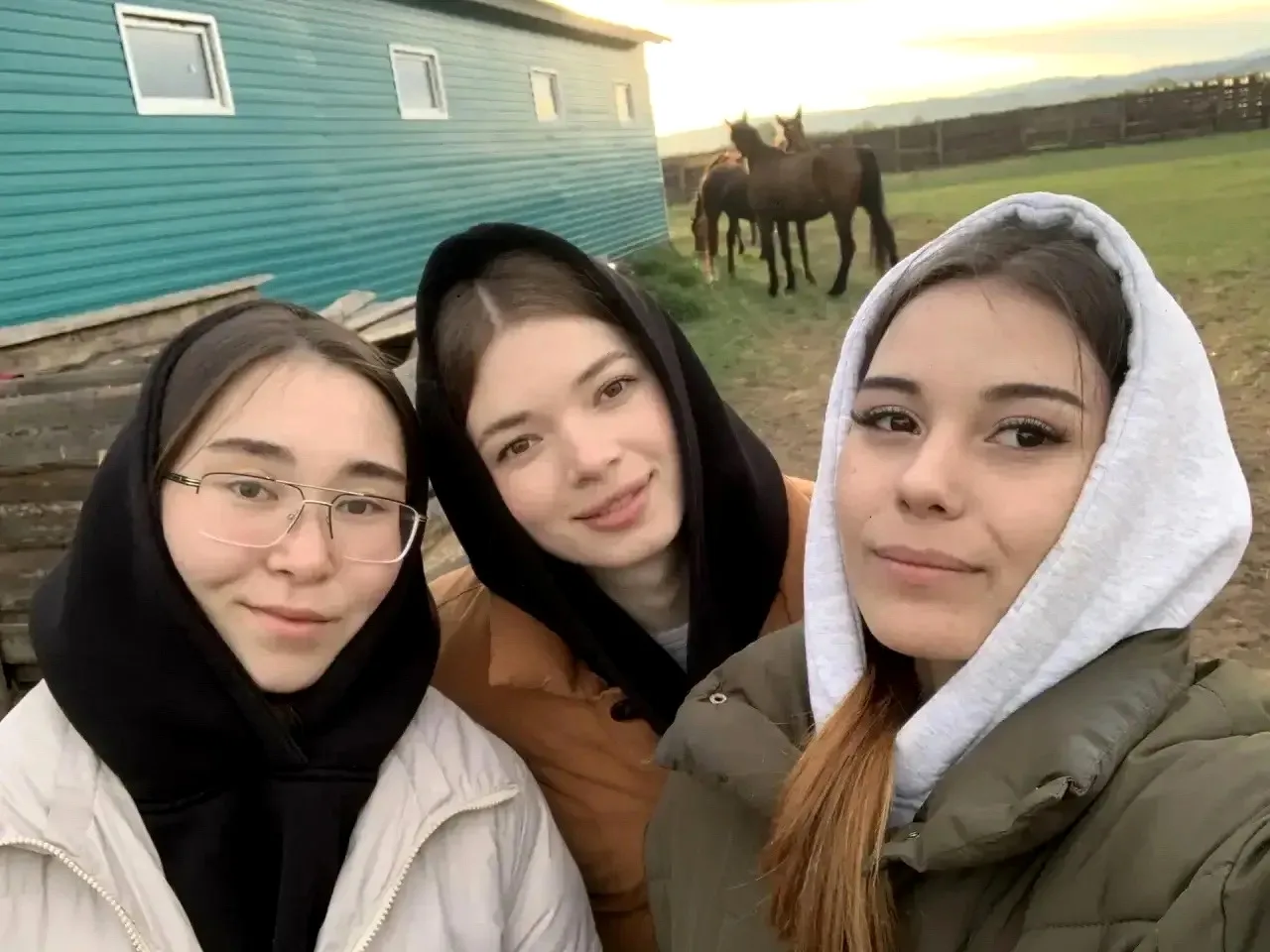 Пока одни студенты наслаждаются летом, третьекурсницы технологического факультета проходят практику 