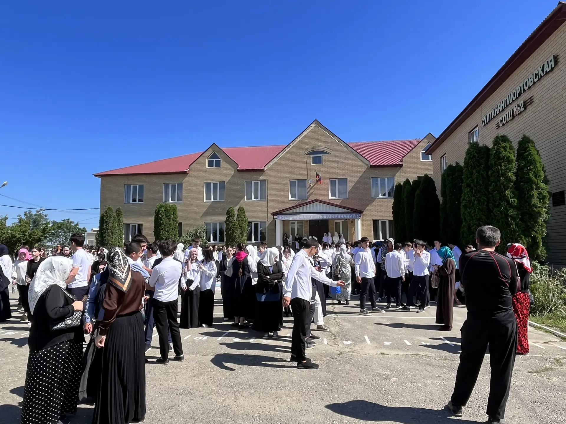 Сегодня последний экзамен 🎓🧑‍🎓

ОГЭ по обществознанию — это экзамен, который сдают выпускники 9 к