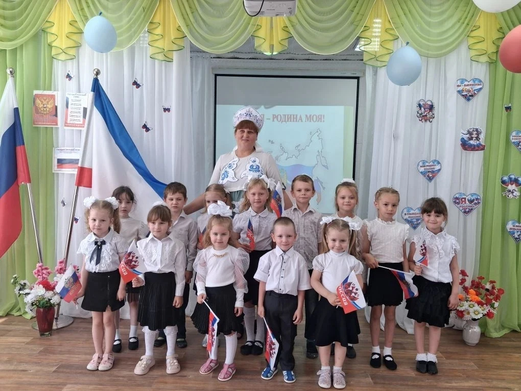❤️🇷🇺🇷🇺🇷🇺❤️Сегодня наши ребята, вместе с воспитателями отпраздновали День России!
Ребята, вмест