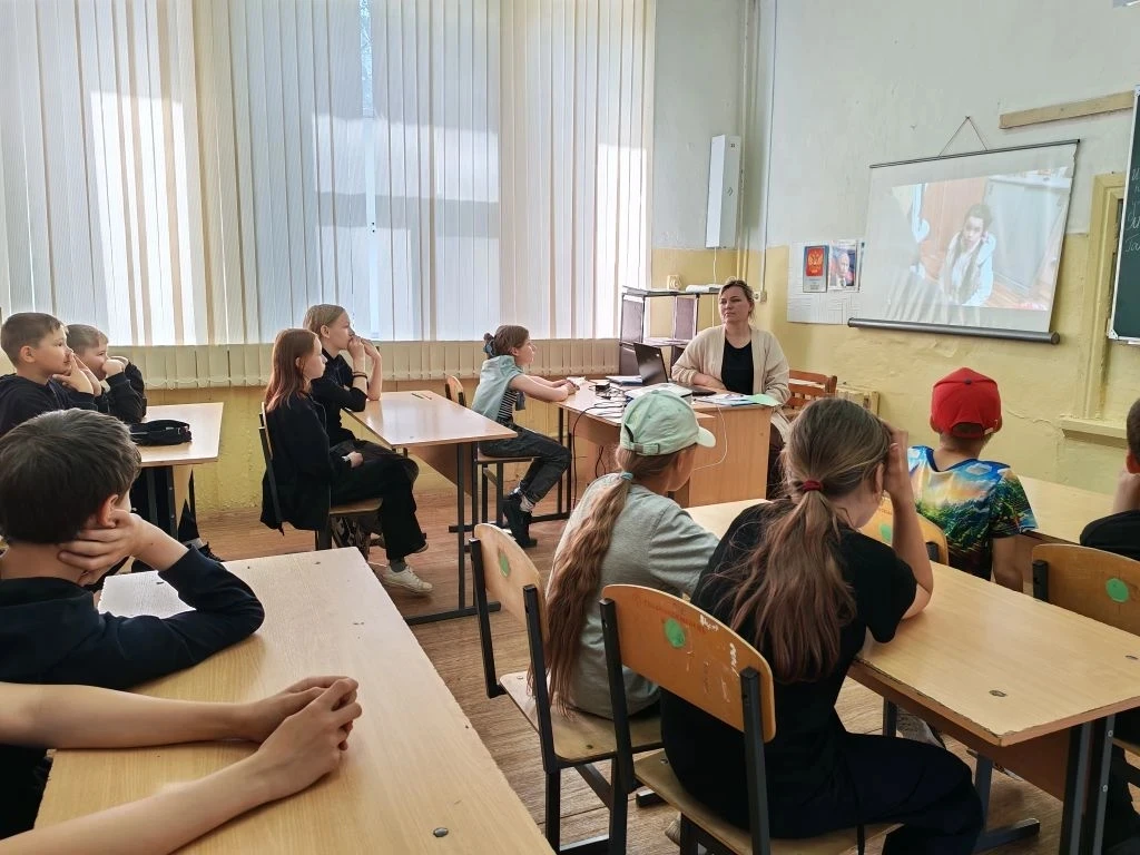 🐝 Пришкольный лагерь «Пчёлка»: 5 день — разговор о важном через экран

Сегодня в нашем лагере было 