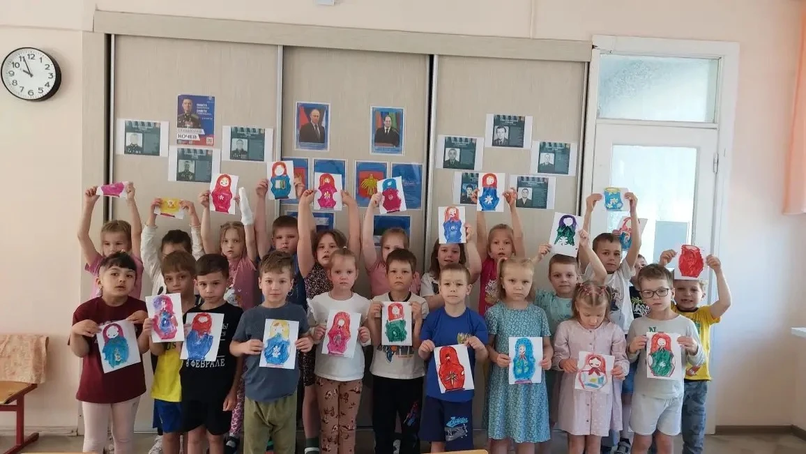 🌸 День русской матрёшки в детском саду: когда традиции оживают в детских улыбках!
🎭 Играем в матрё