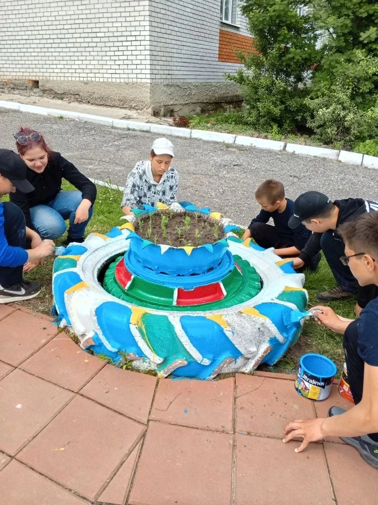 🏫Ухоженный двор — наша общая заслуга!

☀️В пришкольном лагере кипит жизнь! Наши ребята не только ве