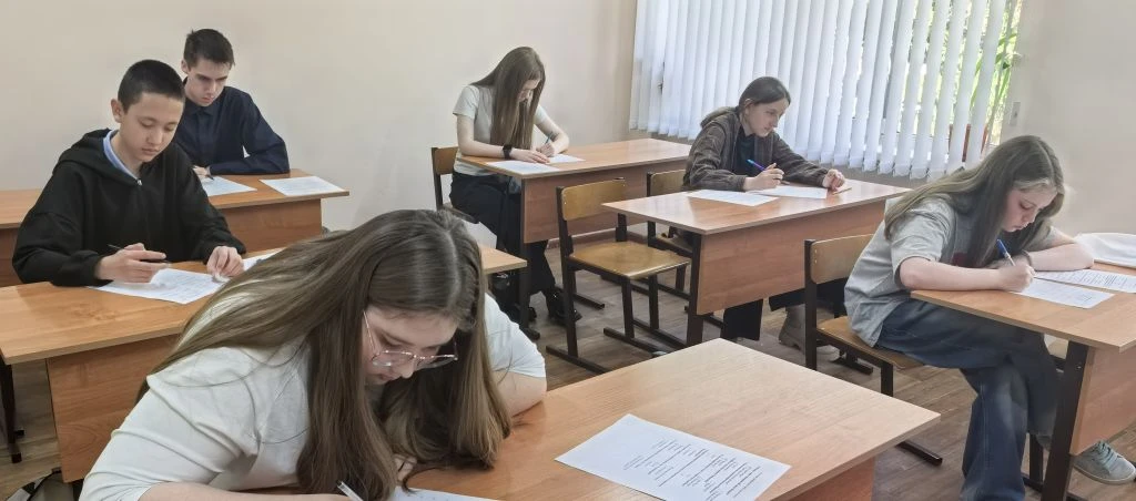 Для наших выпускников наступает ответственная пора — экзамены! 🎓🍀

Сегодня обучающиеся музыкальног