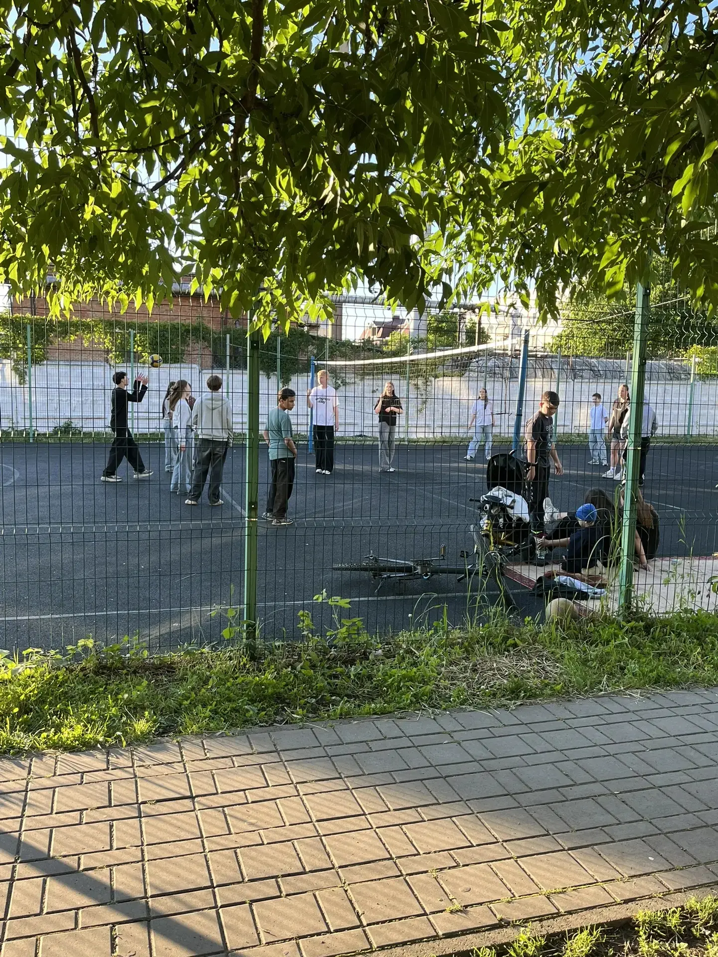 В Мостовском городском поселении начала свою работу игровая дворовая площадка «Молодёжная». В рамках
