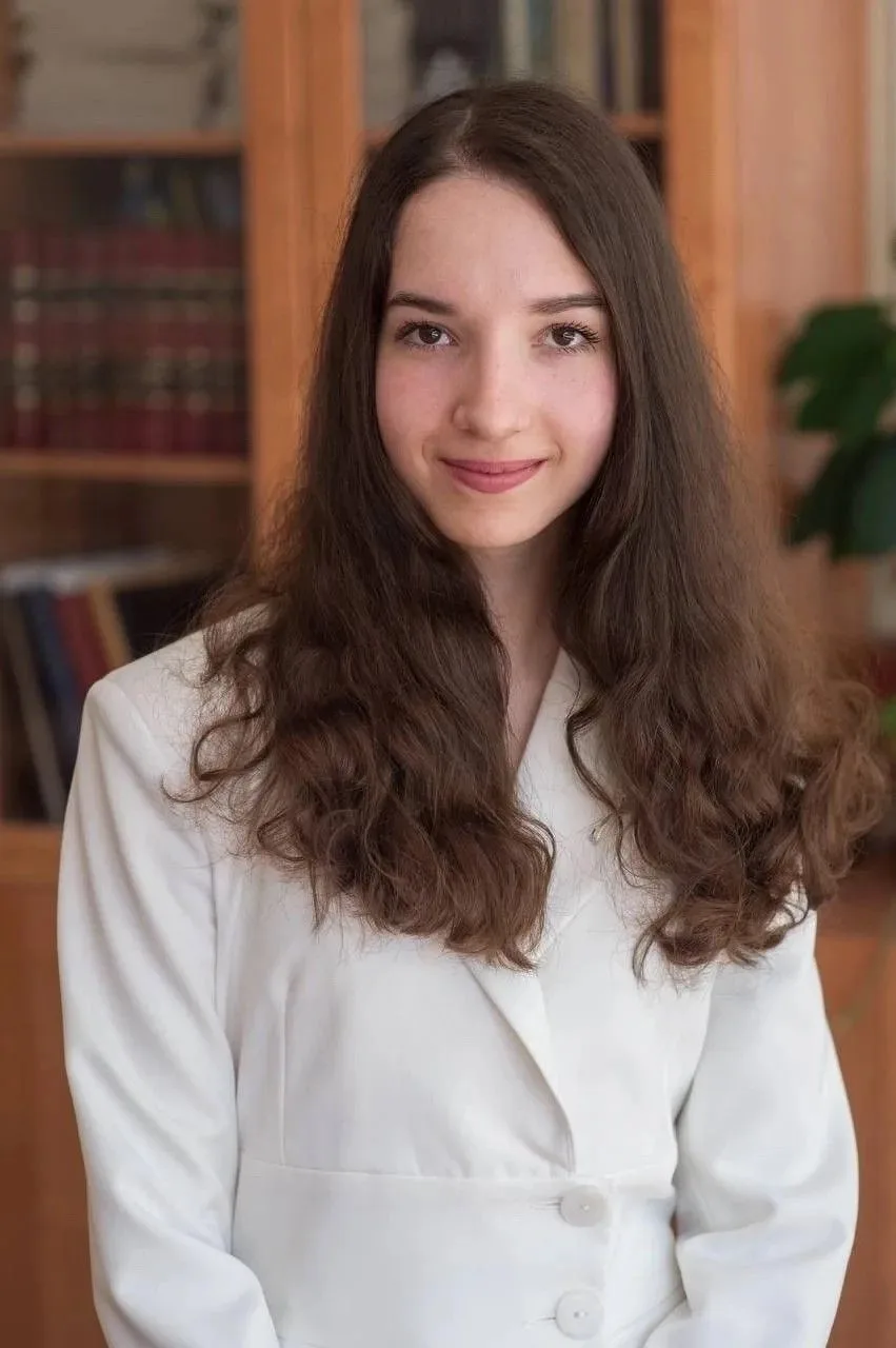 💯 Иващенко Елизавета – выпускница средней школы № 13 - набрала 100 баллов на ЕГЭ по русскому языку.