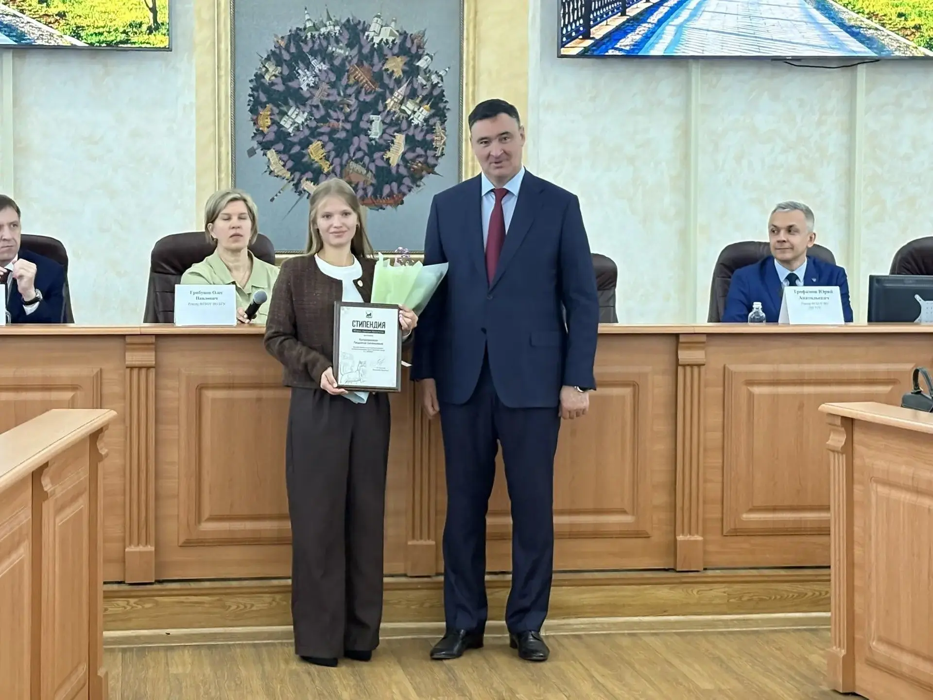 🎓 Стипендия мэра!

Ежегодно лучших студентов Иркутска награждают Стипендией мэра города. И этот год
