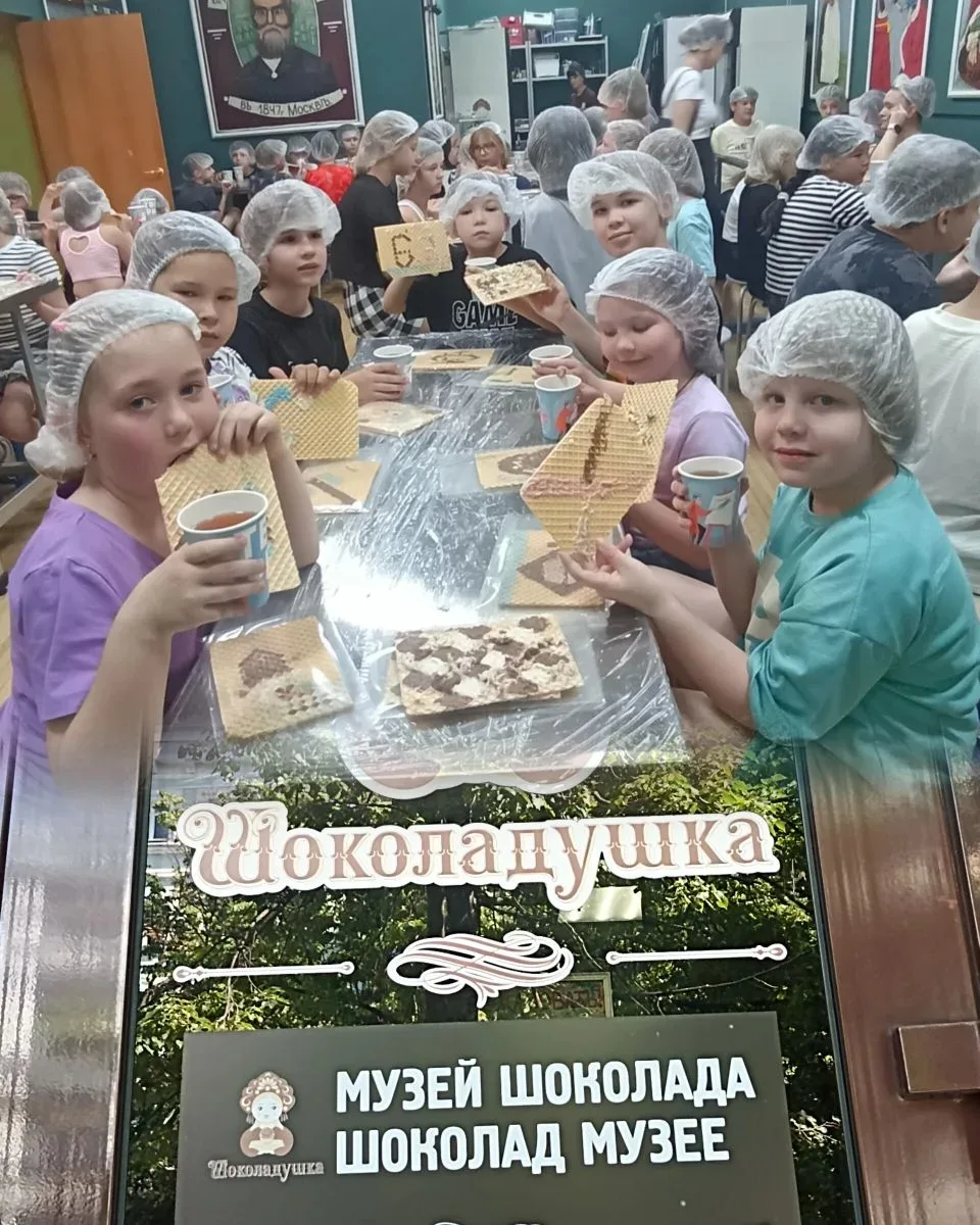 У наших учеников каникулы проходят не только интересно, но и очень вкусно! Команда лагеря устроила с