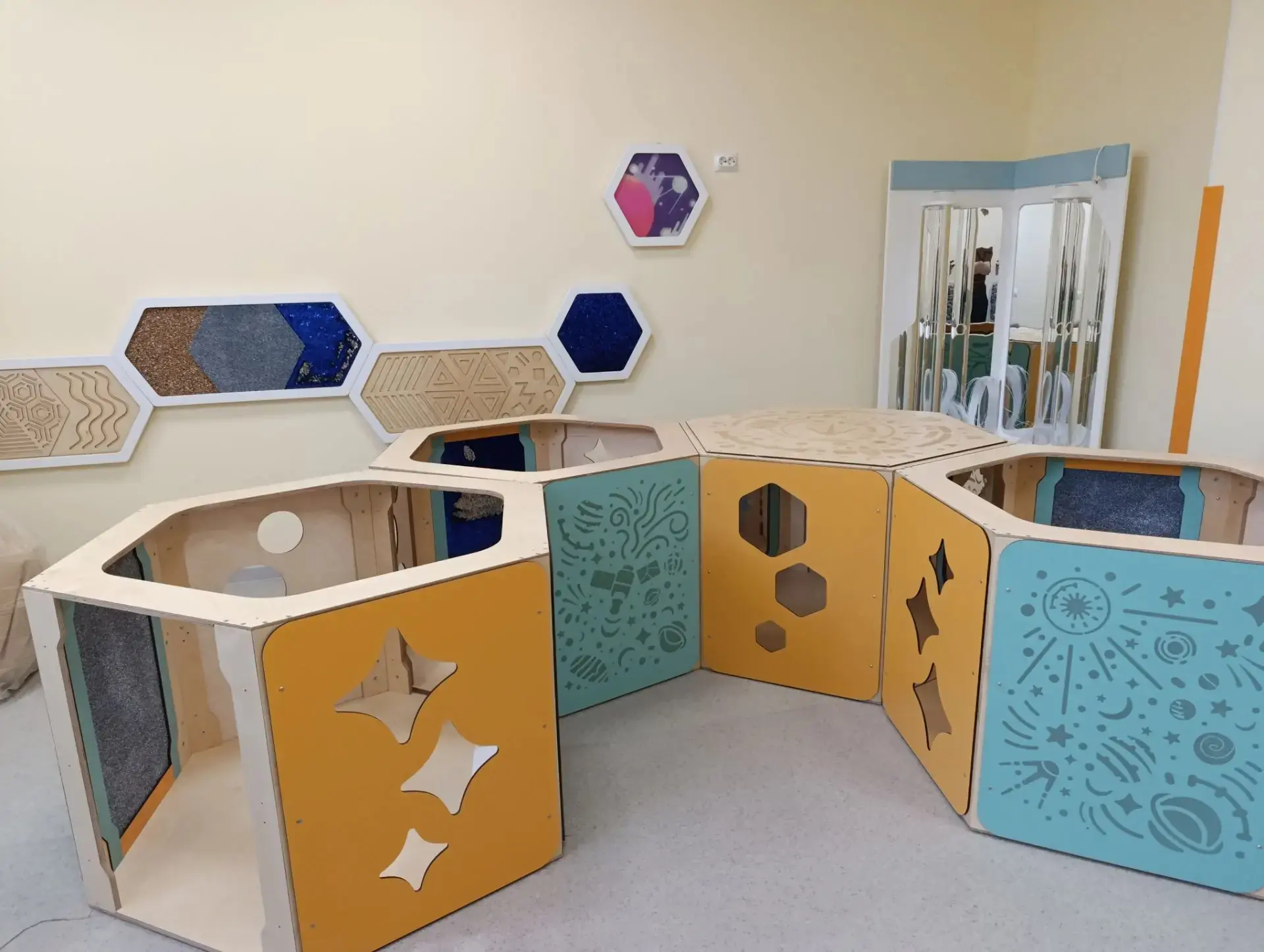 Уважаемые подписчики!
   Продолжаются работы по оснащению новой площадки.           Сенсорная комнат