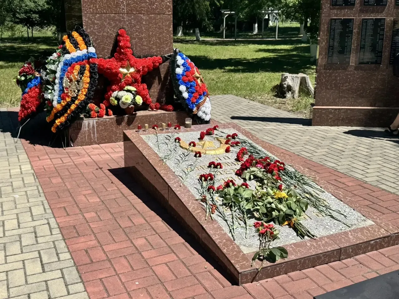 В День памяти и скорби ребята из пришкольного лагеря «Радуга» школы №12 почтили память павших героев