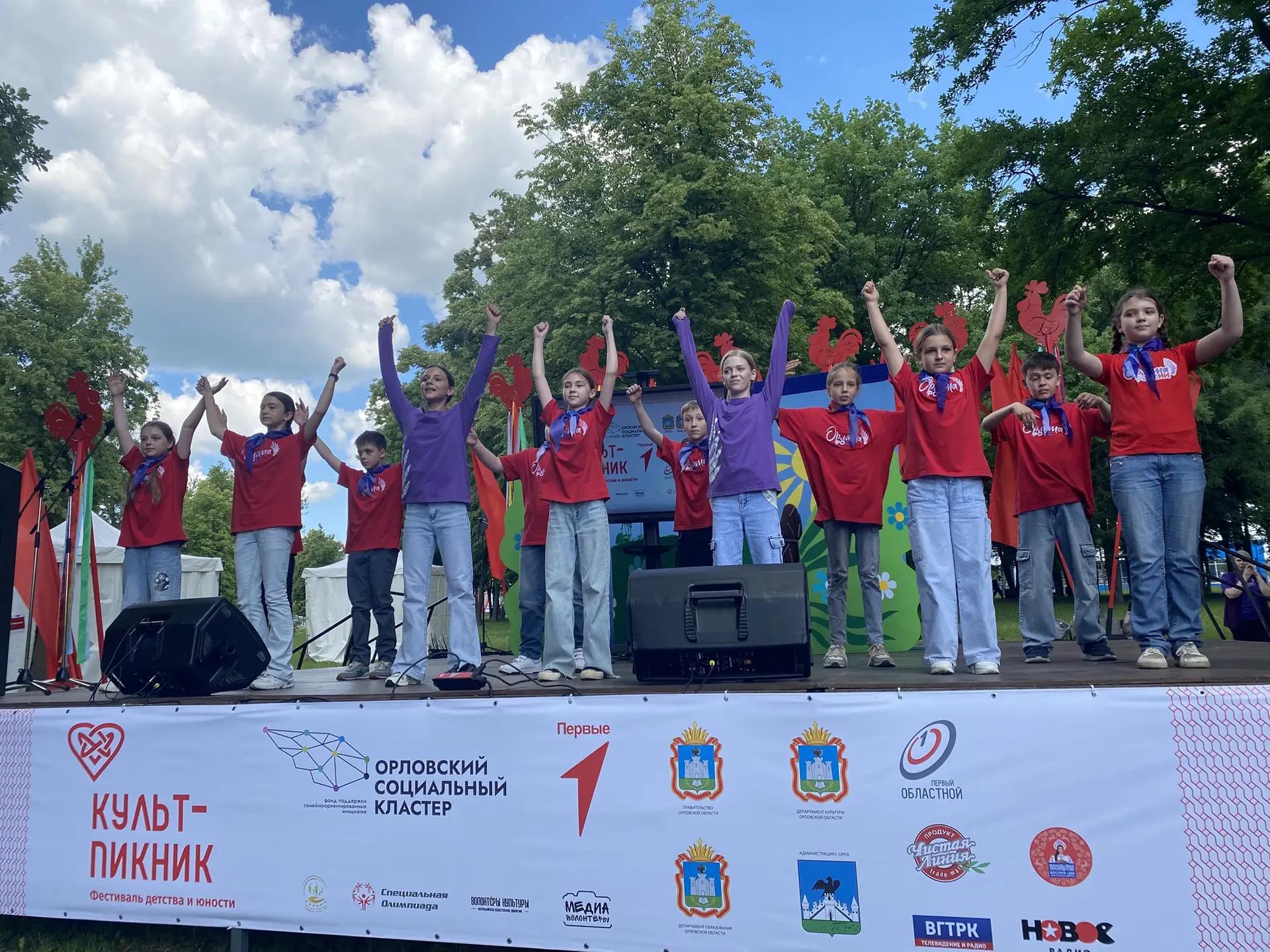 Сегодня в Парке Победы царила по-настоящему праздничная атмосфера! Здесь состоялся выпускной наших ю