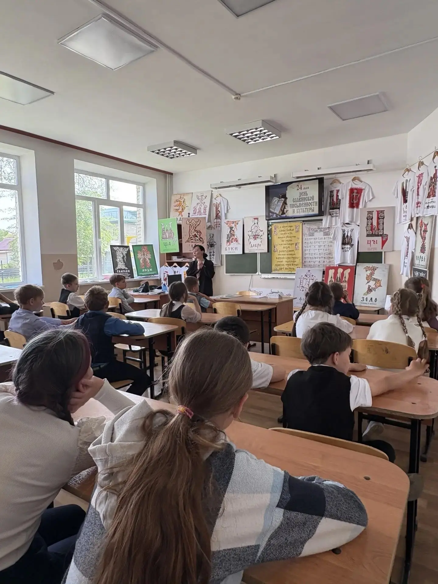 📜✨ В нашей школе прошло настоящее путешествие во времени!
⁣
Ко Дню славянской письменности и культу
