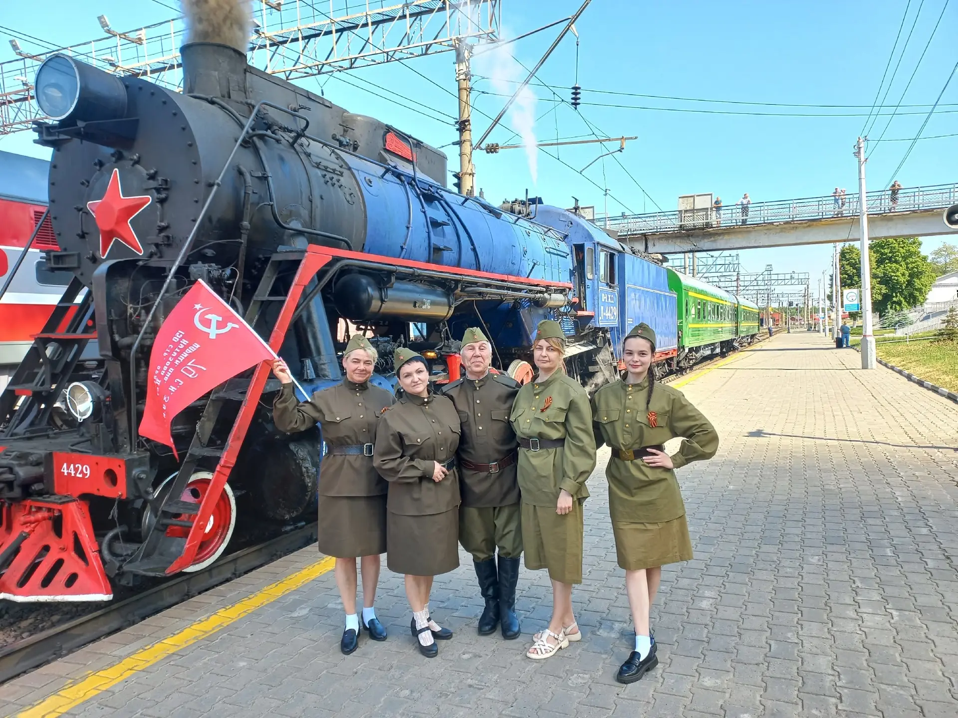🎖️Дорогой мужества🎖️

💥«Боевая» бригада Незнамовского ЦКР радовала пассажиров ретро-поезда Старый