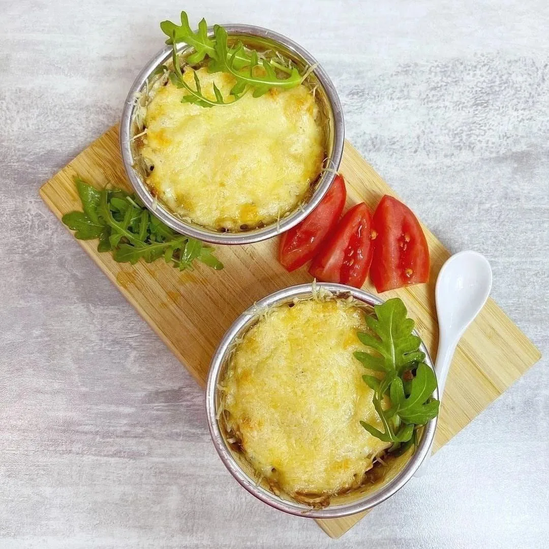 КУРИНЫЙ ЖУЛЬЕН✌ 
 
✔на 100 гр - 140 ккал Б/Ж/У - 12/8/4❗ 
 
Ингредиенты: 
куриное филе - 500 гр 
шам