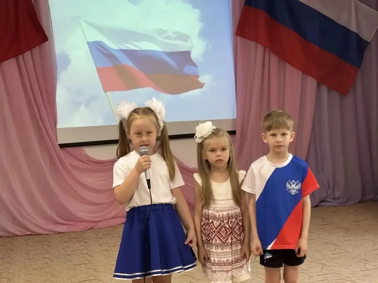МЫ ДЕТИ ТВОИ - РОССИЯ                  

🇷🇺В сердце каждого из нас любовь к Родине зарождается ещё