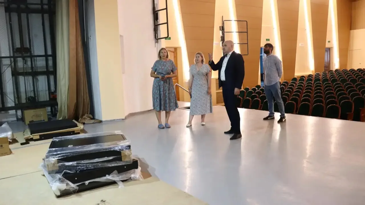 🎭 В городском Дворце культуры имени В.И. Трегубовича завершился капитальный ремонт 

Вместе со свои