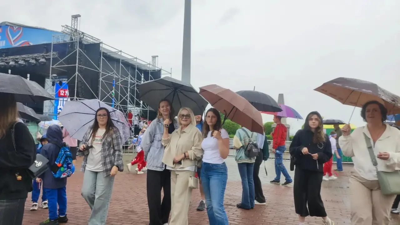 ☔️🇷🇺 Дождь — не помеха патриотизму. Как наша команда МАОУ СОШ №12 отметила День России

Сегодня на
