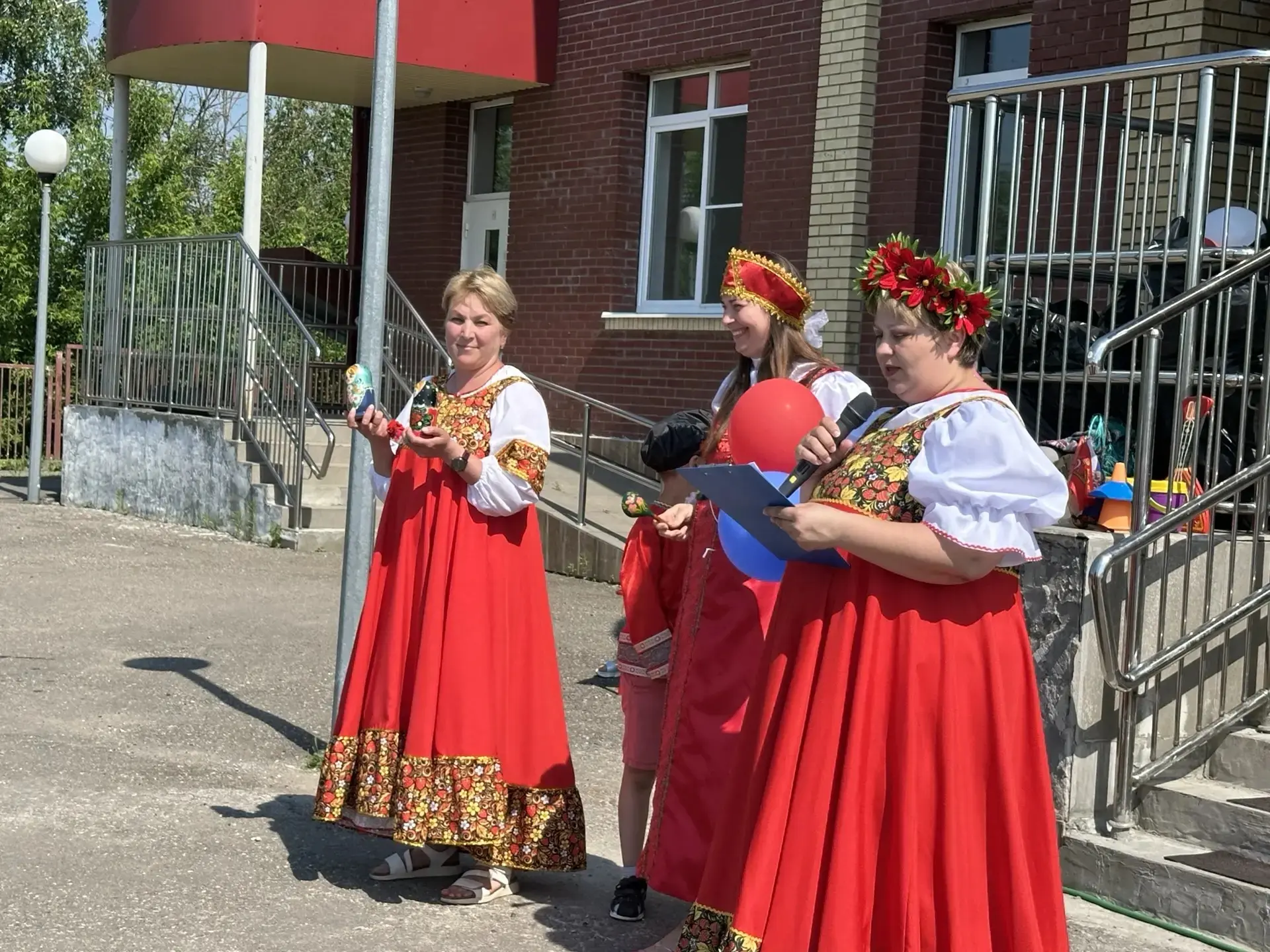 В МБОУ ЦО 30 в преддверии Дня России в дошкольных группах прошло развлекательное мероприятие. Воспит
