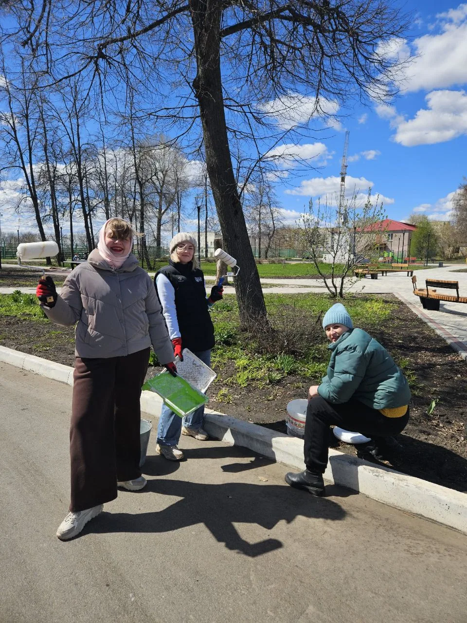 НАШ ОБЩИЙ ДОМ 🌿

Вчера сотрудники Дома культуры провели традиционный субботник, посвящённый подгото
