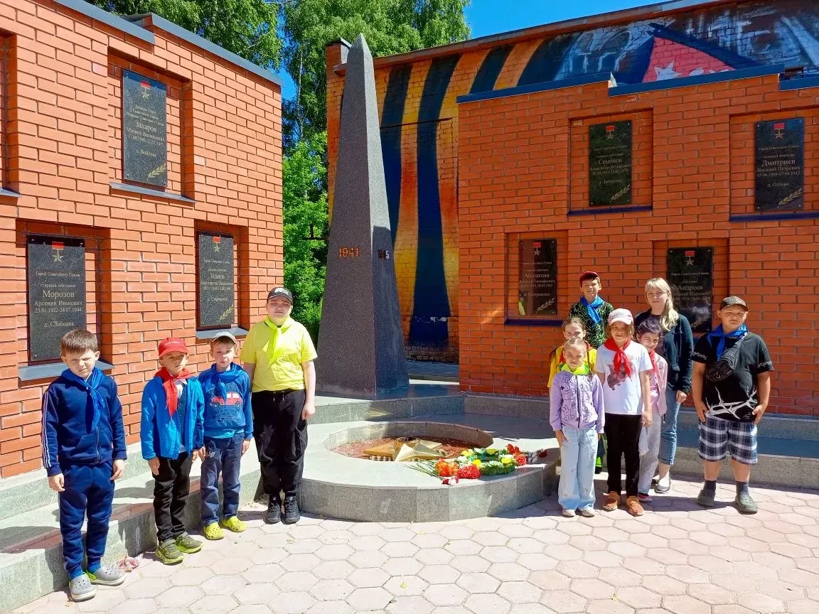 Летний дневник 23.06
У ребят нашего лагеря сегодня был выезд на кинопоказ "Сказка о царе Салтане", в