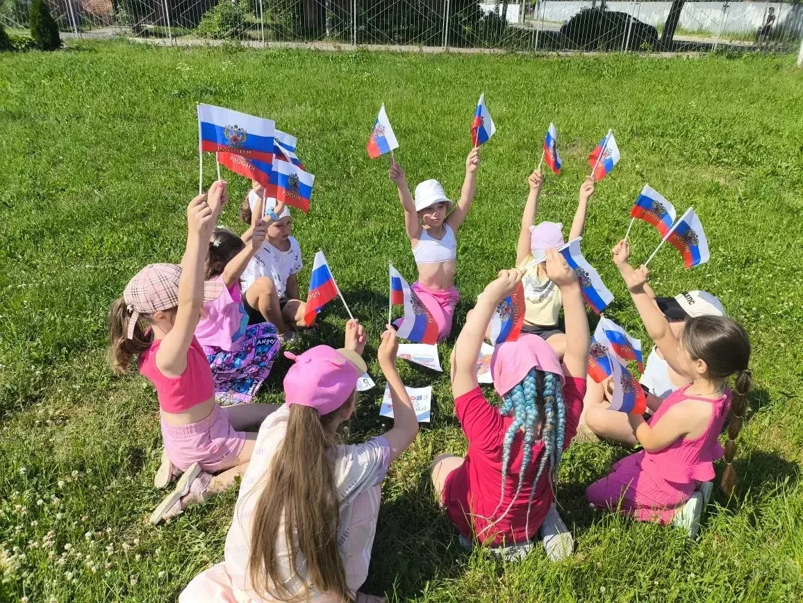 🇷🇺 День России в лагере «Огуднешка» начался с творчества! 🎨✨

Дети нарисовали потрясающие рисунки