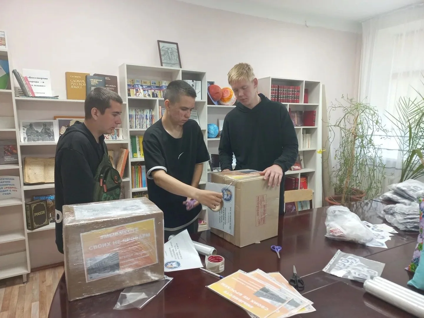 Гуманитарная помощь для участников СВО: мы сделали это вместе!
 
В преддверии Дня России студенты и 