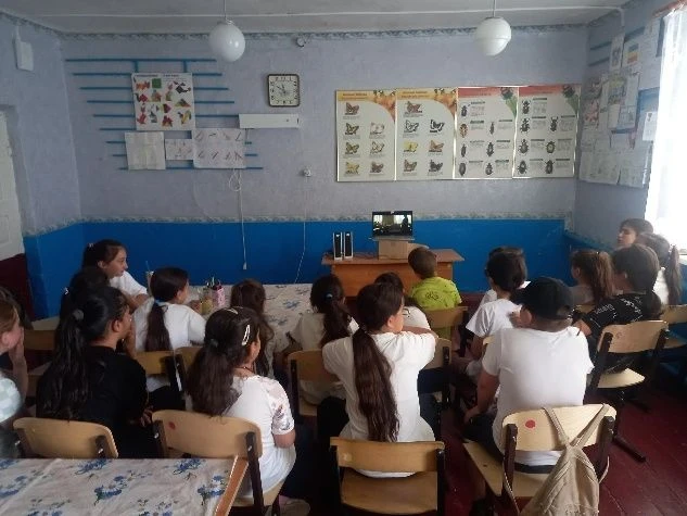 22 июня  в нашем лагере прошёл День памяти и скорби. Мы чтили память тех, кто защищал Родину, и гово