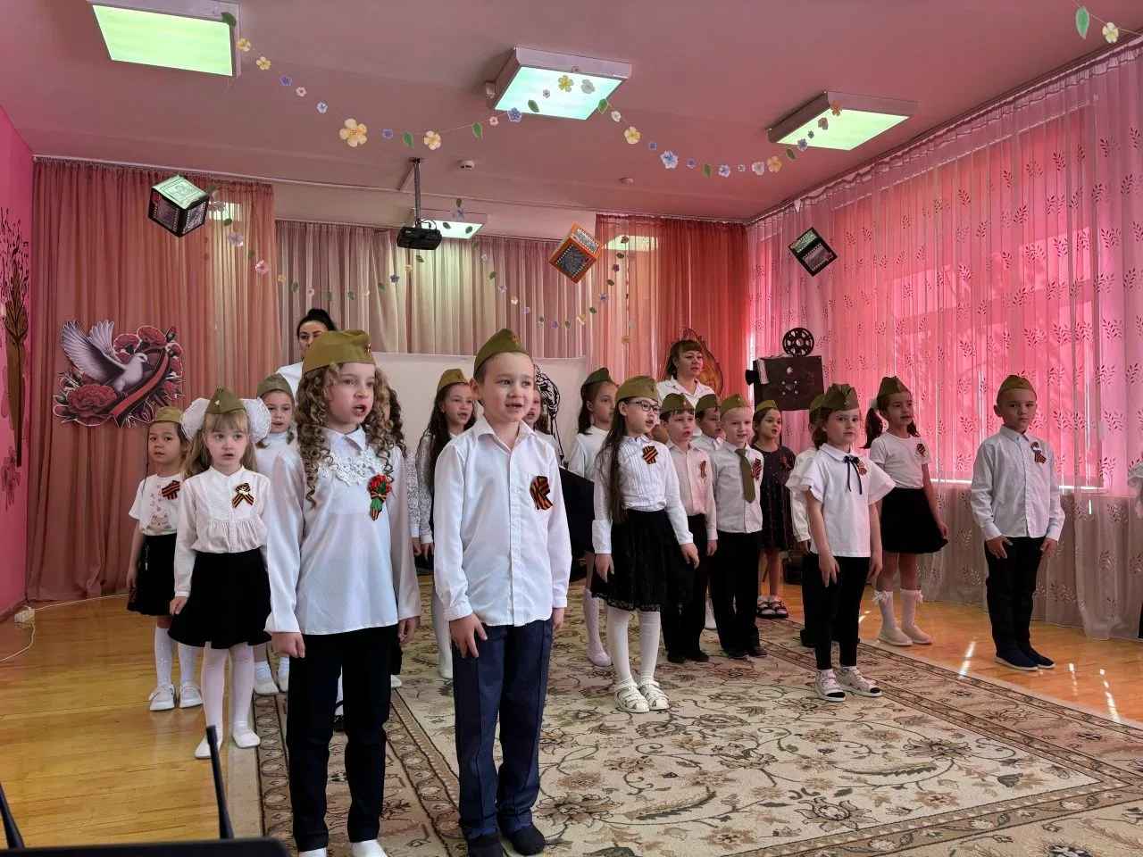 🇷🇺 Спасибо за Победу!
В нашем детском саду прошли торжественные мероприятия, посвящённые Дню Побед